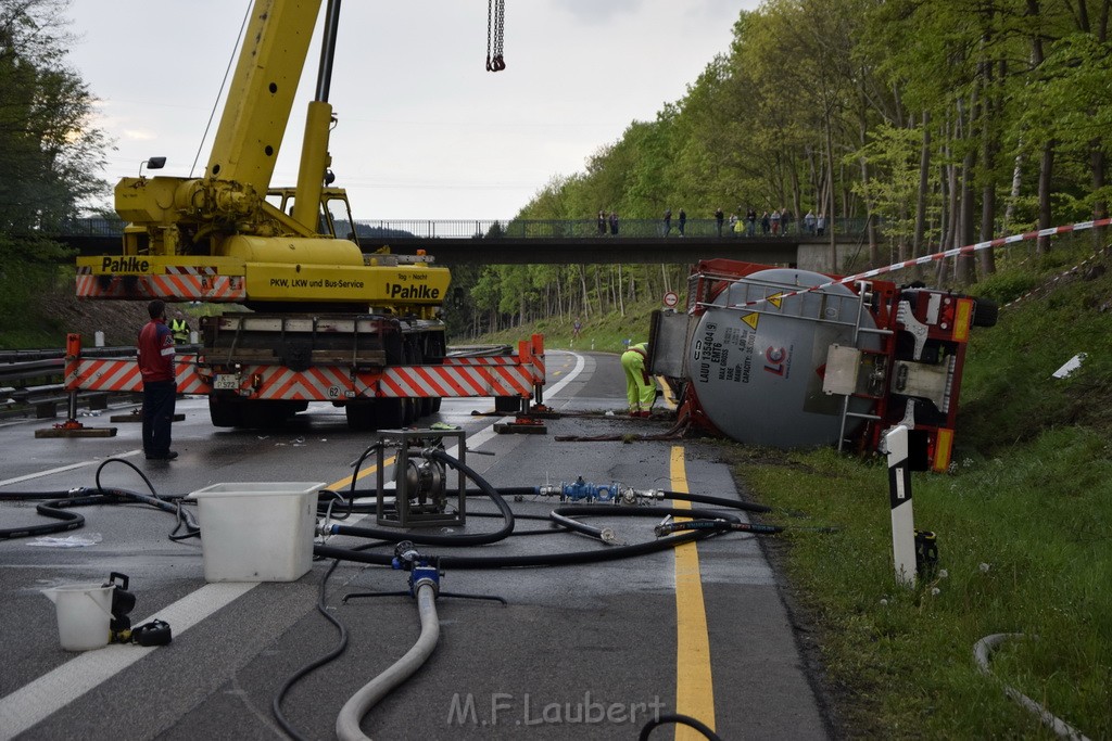 VU Gefahrgut LKW umgestuerzt A 4 Rich Koeln Hoehe AS Gummersbach P287.JPG - Miklos Laubert